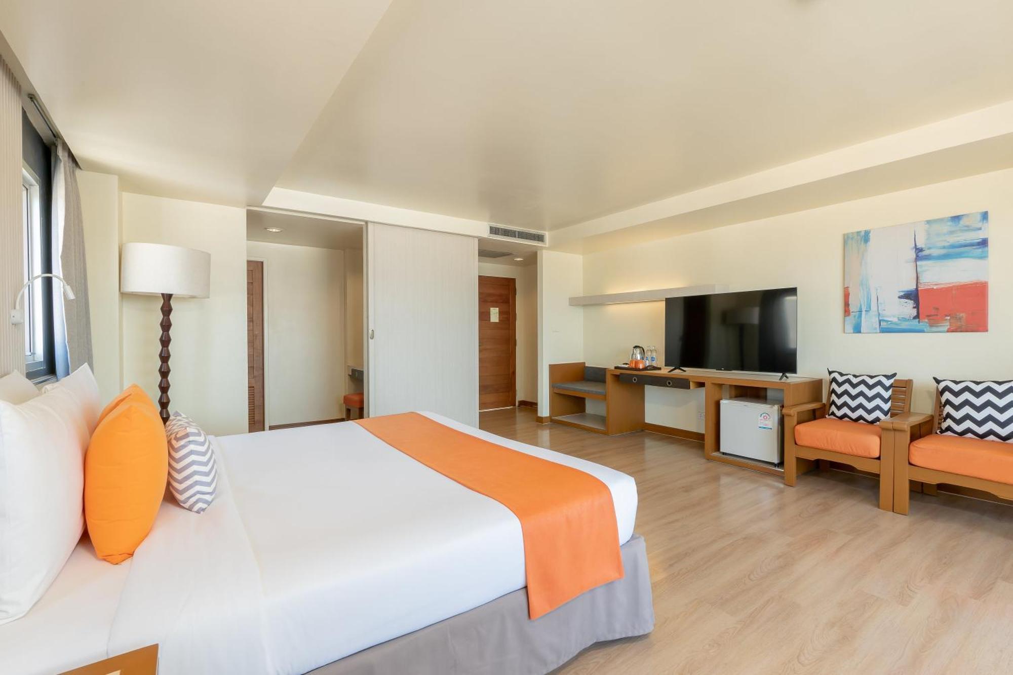 โรงแรม ซันชายน์โฮเทลแอนด์เรสซิเดนซ์ - Sha Pattaya