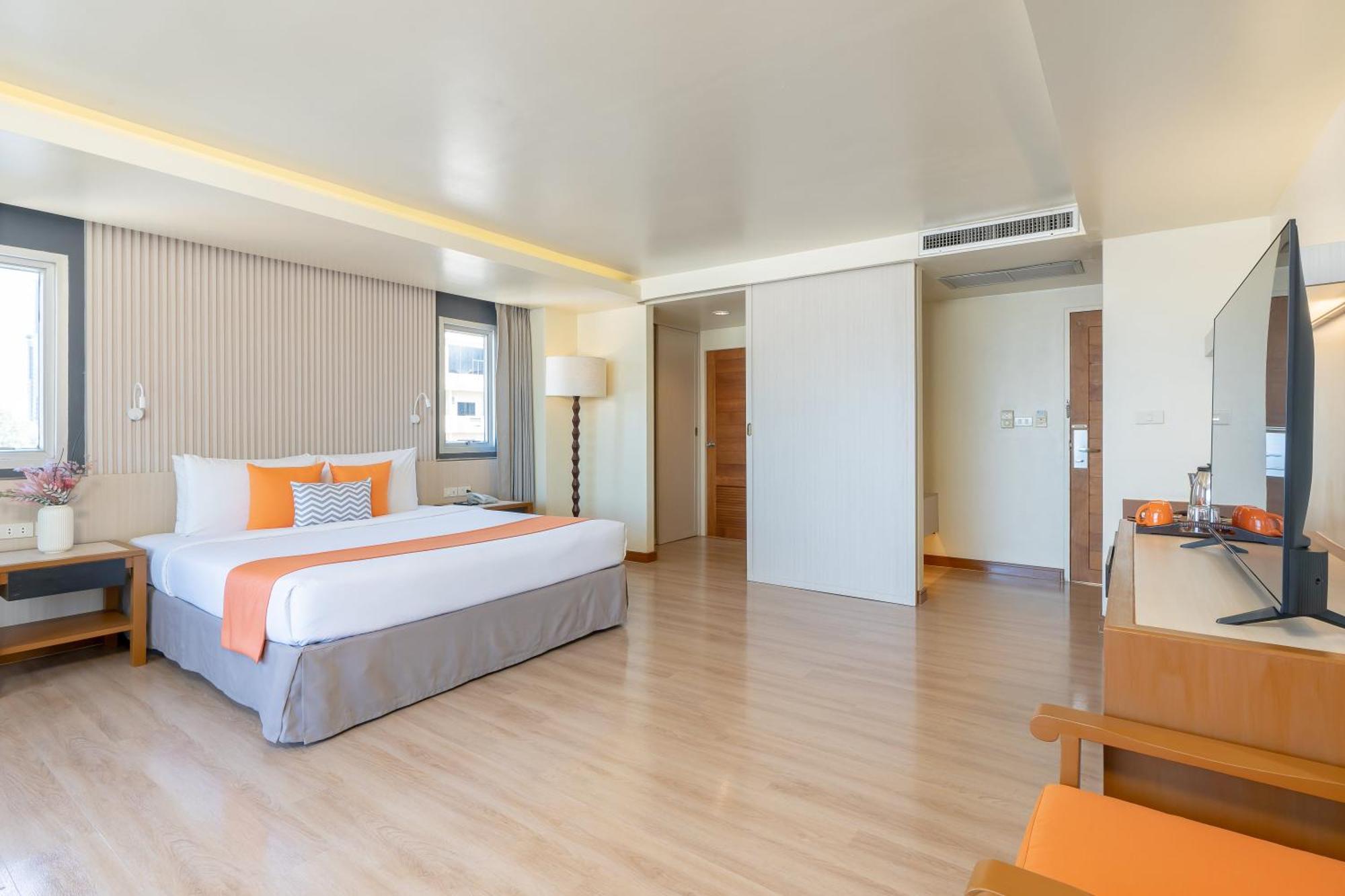 โรงแรม ซันชายน์โฮเทลแอนด์เรสซิเดนซ์ - Sha Pattaya
