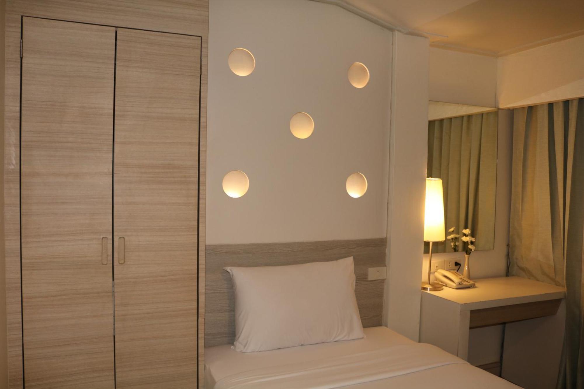 ซันชายน์โฮเทลแอนด์เรสซิเดนซ์ - Sha โรงแรม 3*