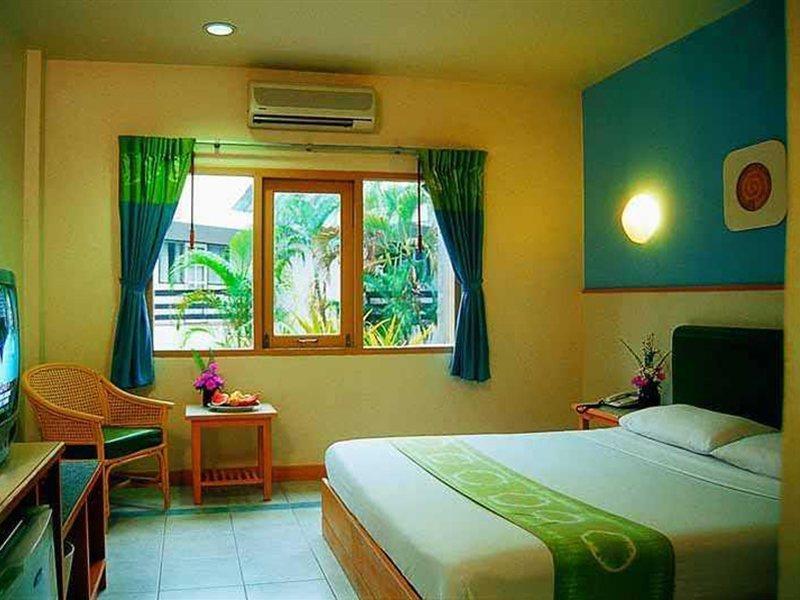 โรงแรม ซันชายน์โฮเทลแอนด์เรสซิเดนซ์ - Sha Pattaya