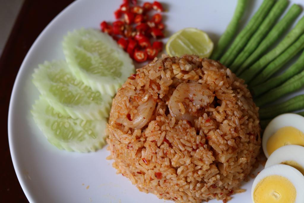 โรงแรม ซันชายน์โฮเทลแอนด์เรสซิเดนซ์ - Sha Pattaya