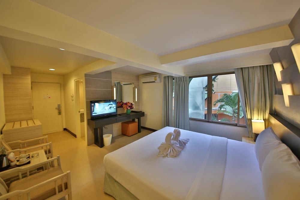 โรงแรม ซันชายน์โฮเทลแอนด์เรสซิเดนซ์ - Sha